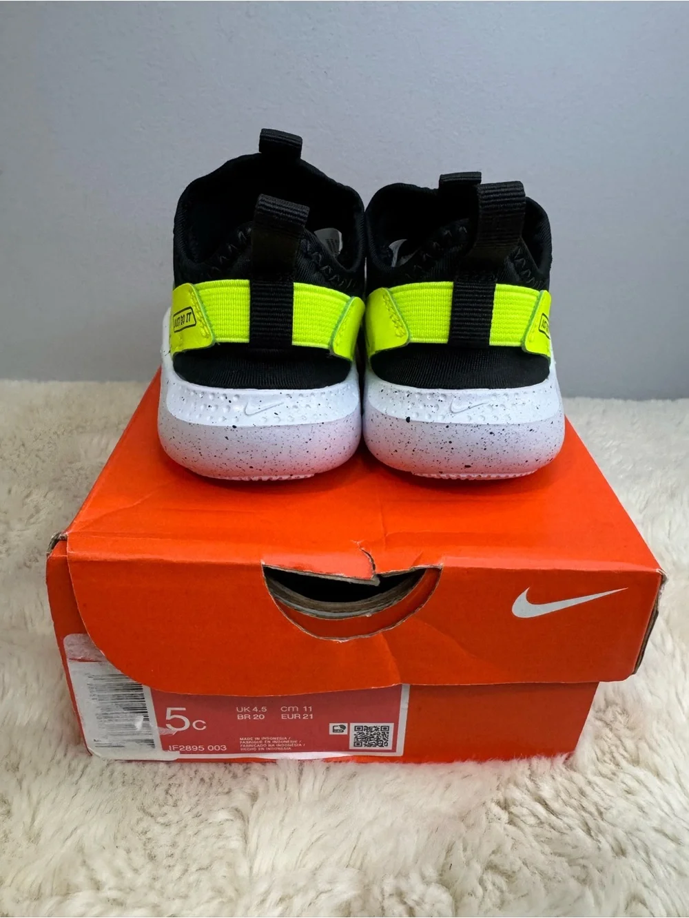 Nike slip kids